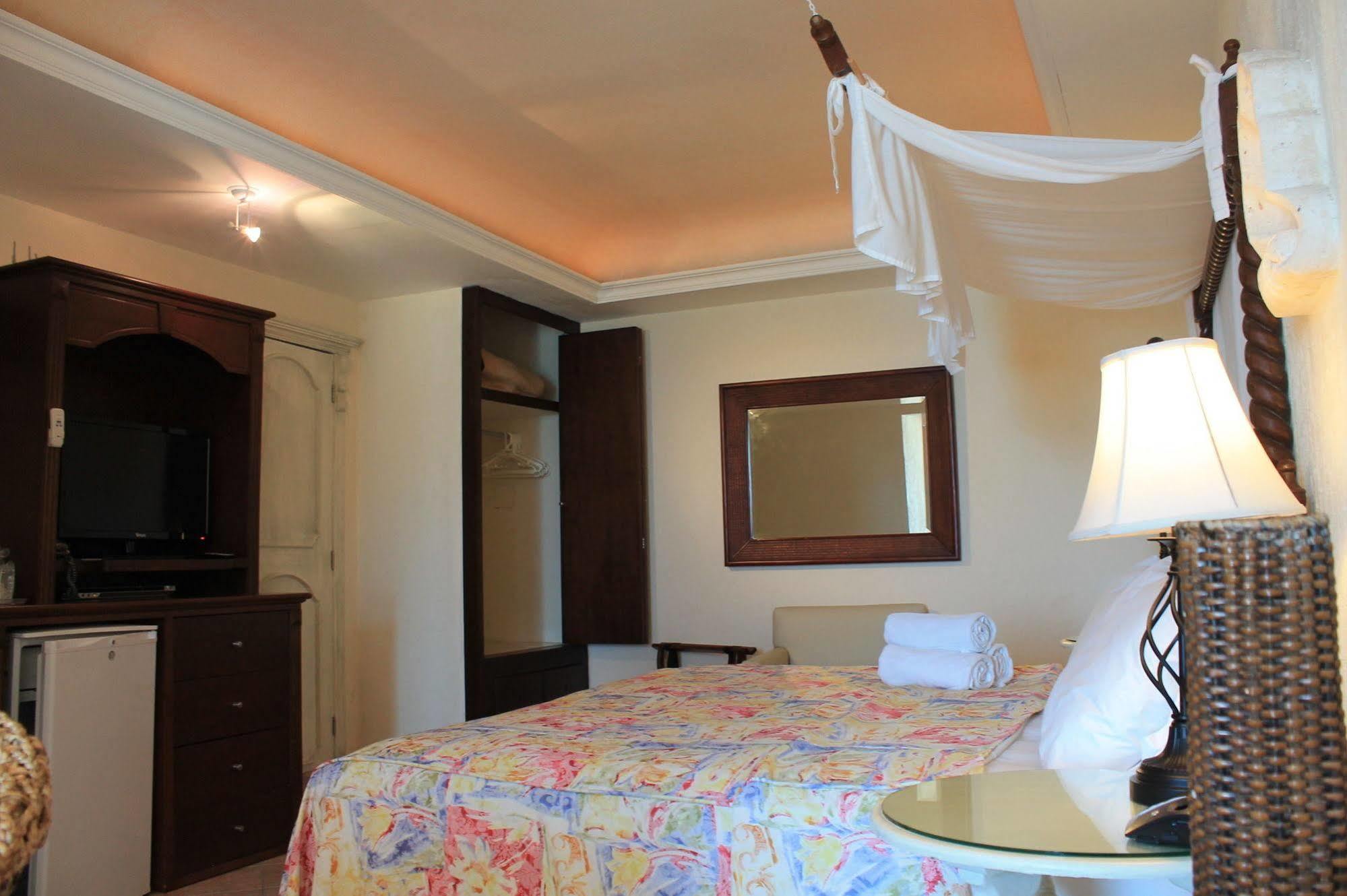 Hotel Playa La Media Luna Isla Mujeres Ngoại thất bức ảnh