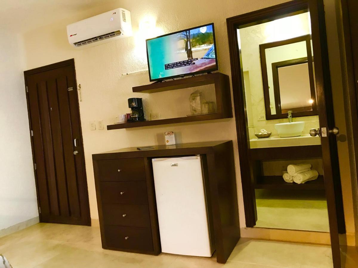 Hotel Playa La Media Luna Isla Mujeres Ngoại thất bức ảnh
